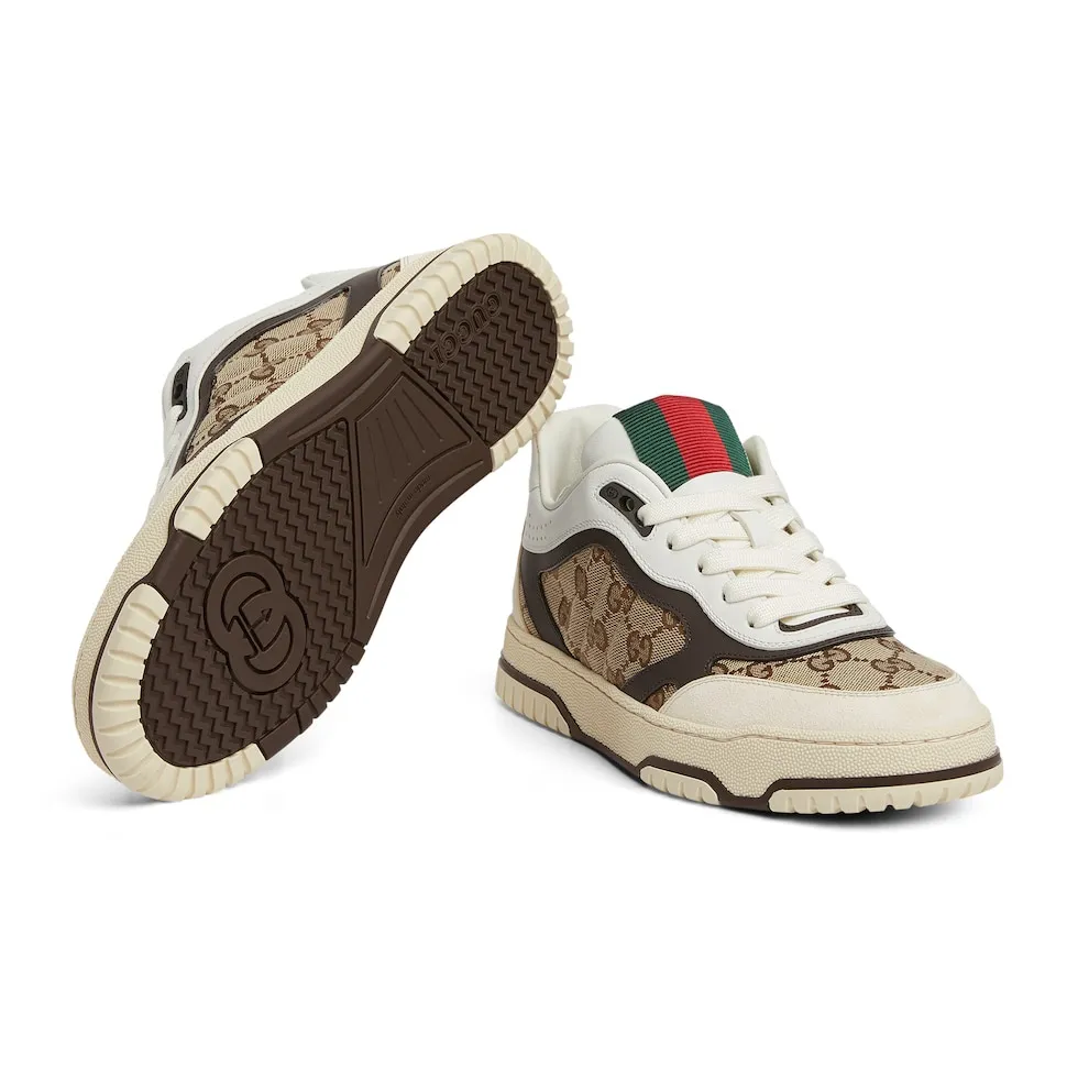 p480 Men's Men's Shoes Gucc*Gucci Re-Web series👫Couple's webbed leather sneakers, as the first sneakers created by Sabato De Sarno for Gucci, the Re-Web series reinterprets the brand's classic stripes, and sets off the modern silhouette design with bold and unique details. This shoe is crafted from iconic classic GG canvas and white leather. This new sneaker is ingeniously decorated with many of the brand's classic details, and is equipped with a bright red and green webbing tongue, which will make people fall in love at first sight. Yuan Size: Female 35-40 Male 39-44 (can be customized to 45, 46